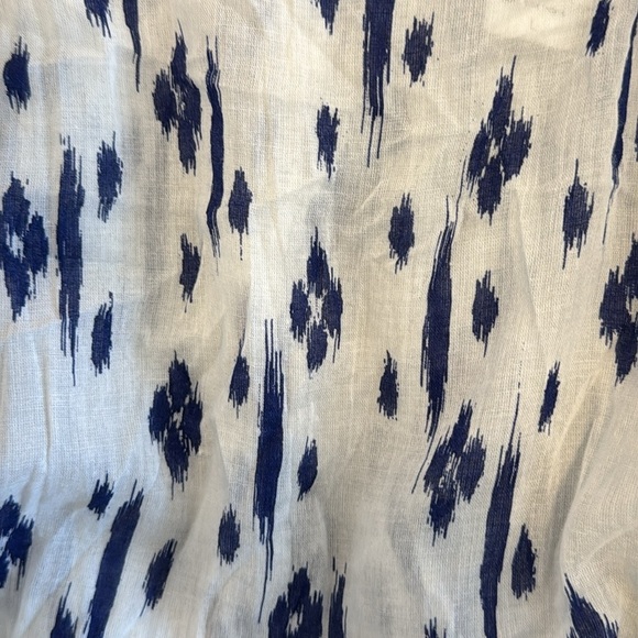 Velvet by Graham & Spencer Stella Ikat Print Blouse Size Large Blue & White - Picture 6 of 9